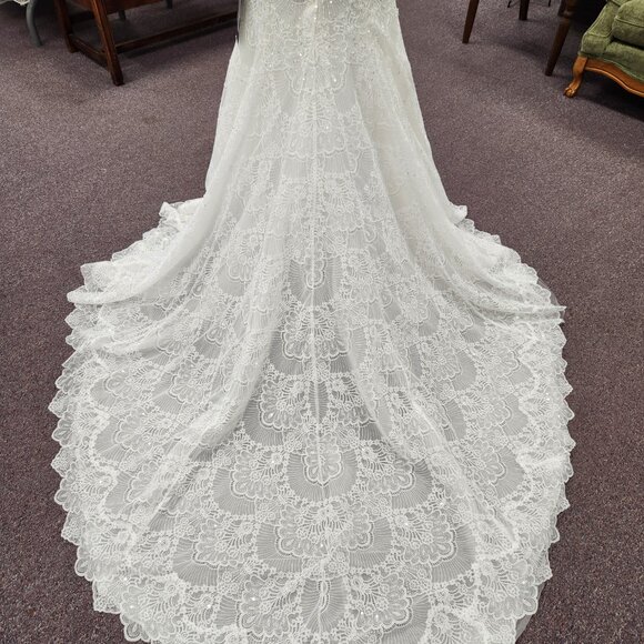 Bly Size 14 Ivory Private Label Lace Bridal Gown/Wedding Dress - Picture 8 of 10